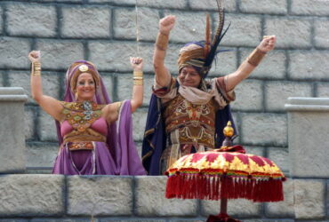 Gabetheplushieking2008